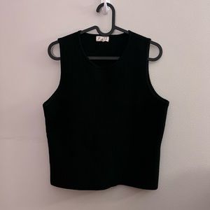 Fitted black tank top